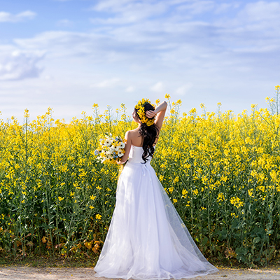 Vestidos de noiva Boho, flores amarelas