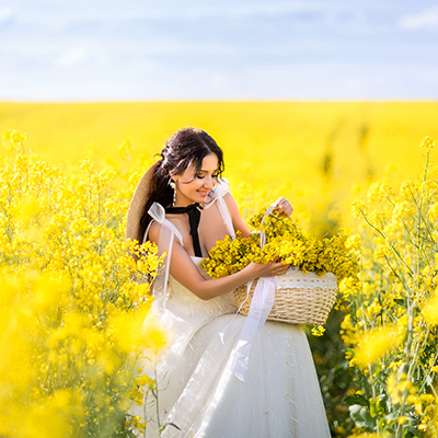 Brautkleid Boho, gelbe Blumen