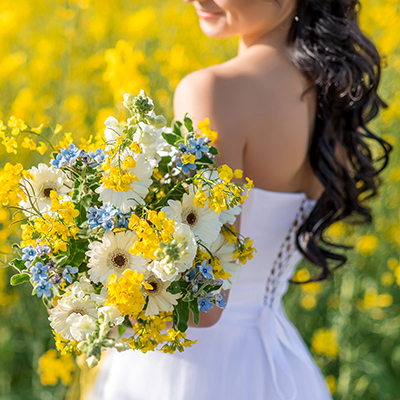Brautkleid Boho, gelbe Blumen