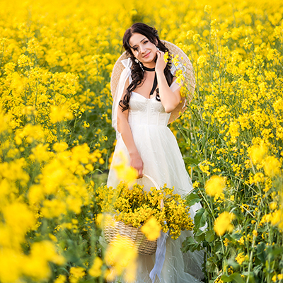Suknie ślubne Boho, żółte kwiaty